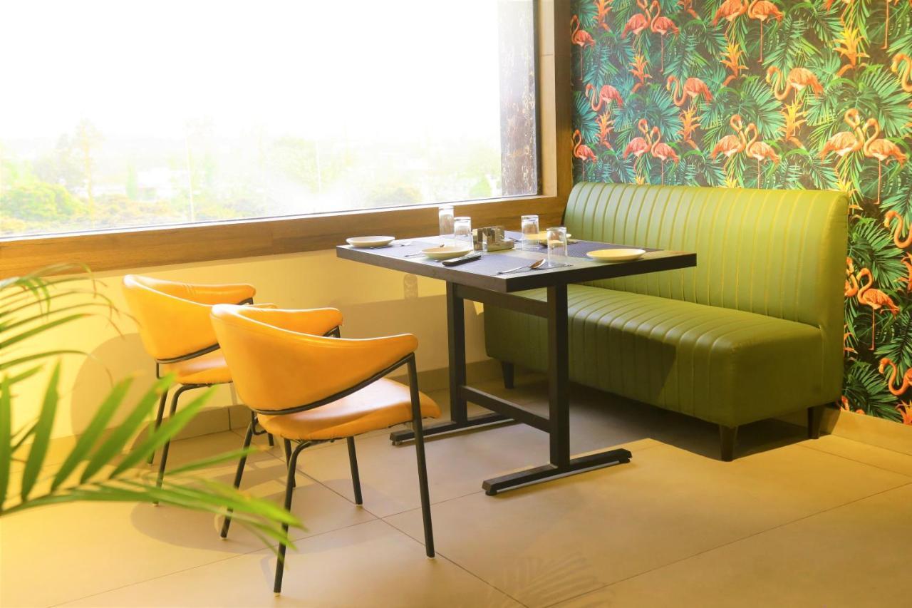 The Eleganza Hotel Jhajra Luaran gambar