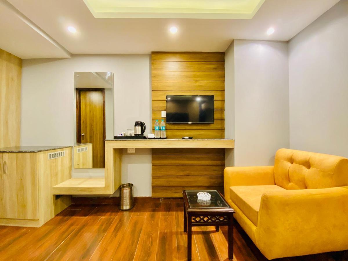 The Eleganza Hotel Jhajra Luaran gambar