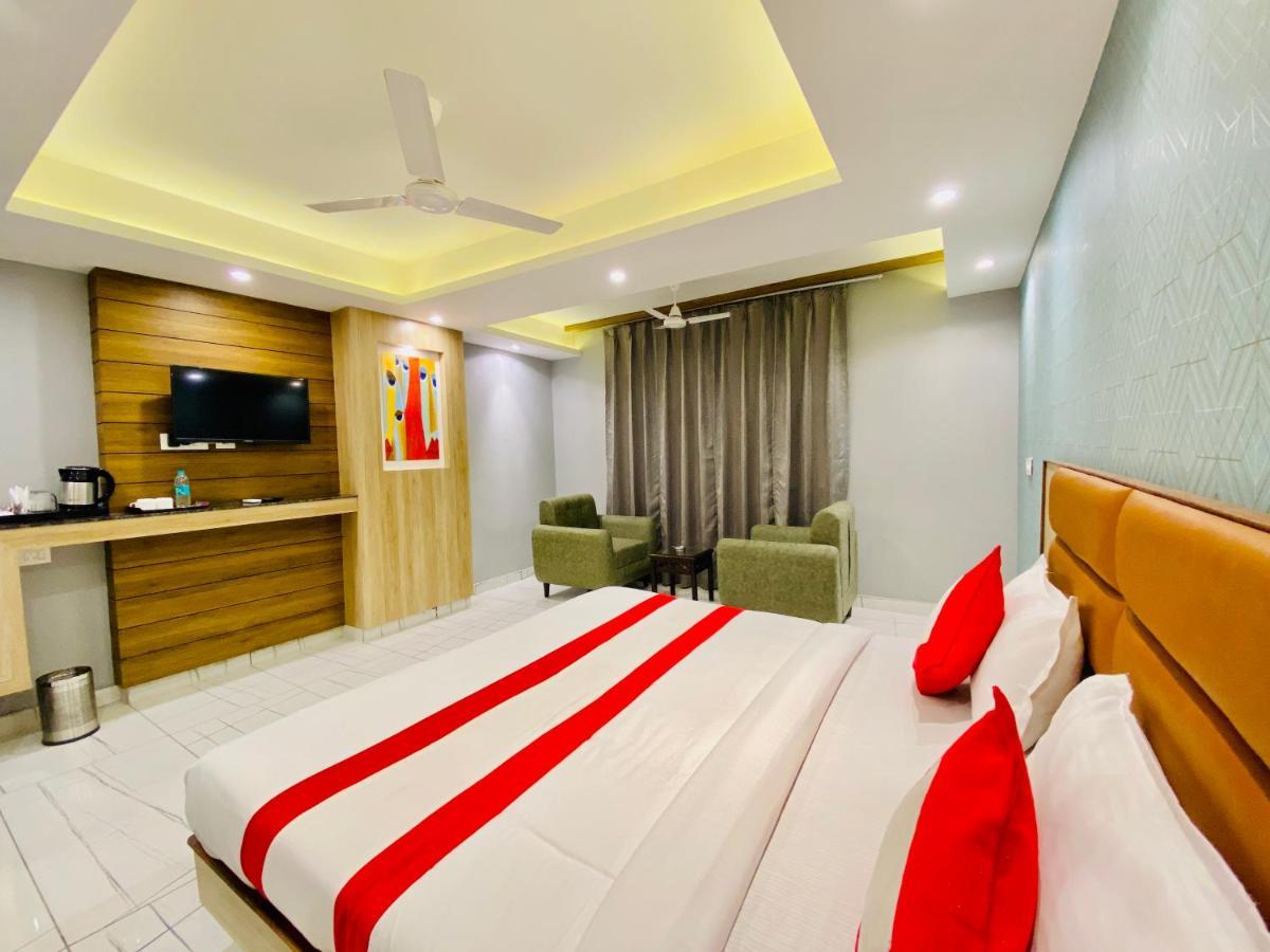 The Eleganza Hotel Jhajra Luaran gambar