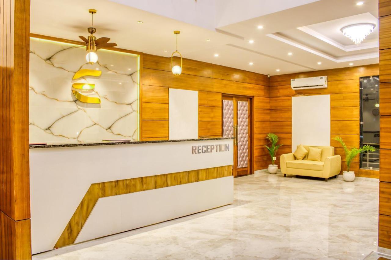 The Eleganza Hotel Jhajra Luaran gambar