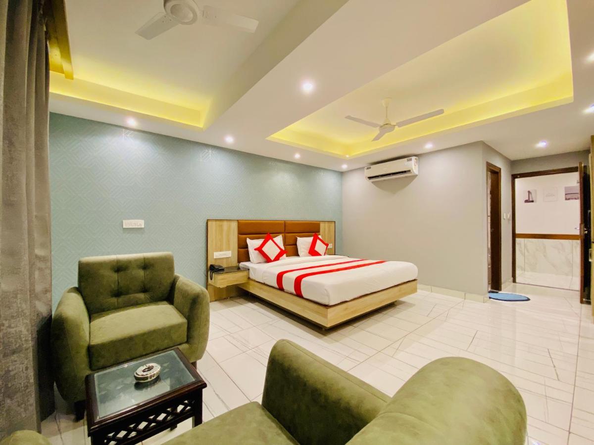 The Eleganza Hotel Jhajra Luaran gambar