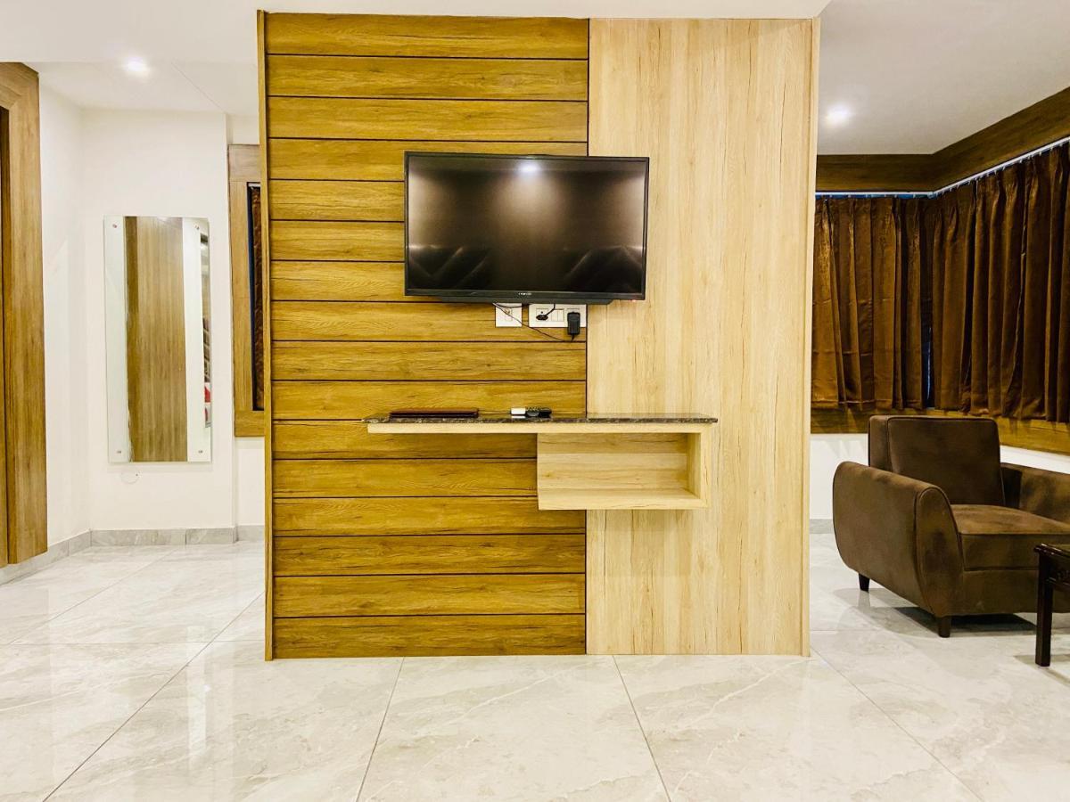 The Eleganza Hotel Jhajra Luaran gambar