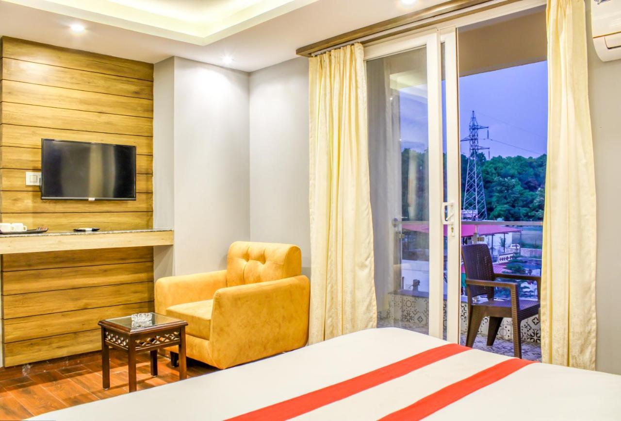 The Eleganza Hotel Jhajra Luaran gambar