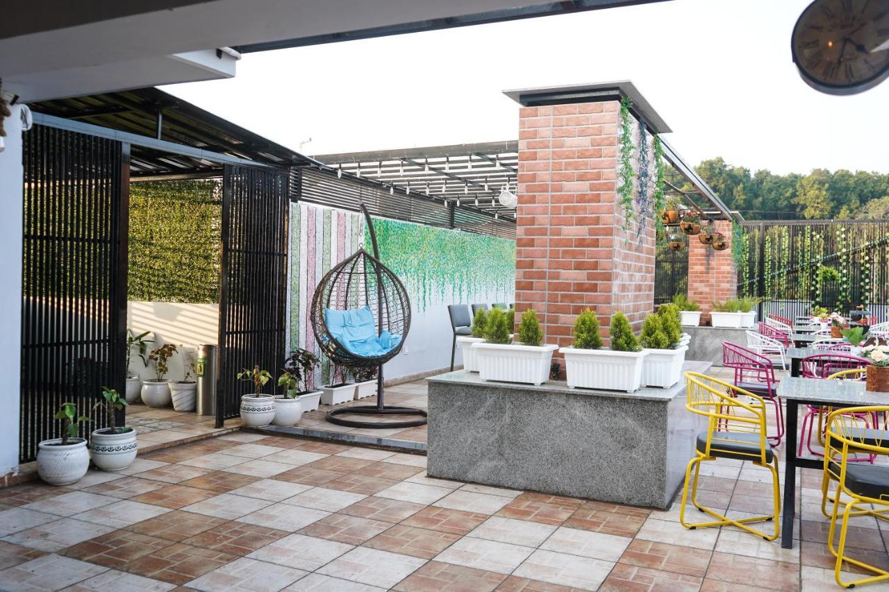 The Eleganza Hotel Jhajra Luaran gambar