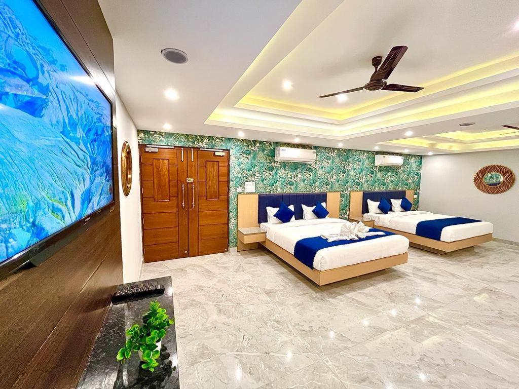 The Eleganza Hotel Jhajra Luaran gambar